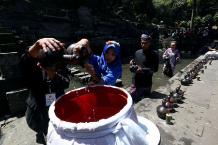 Ritual Manunggaling Tirta Suci