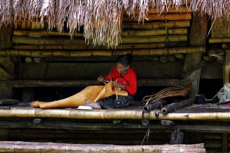 Menganyam Tikar Secara Tradisional