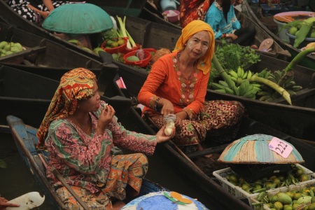 Pedagang Pasar Terapung di Desa Lok Baintan