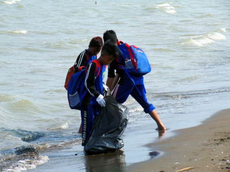 Bersih pantai