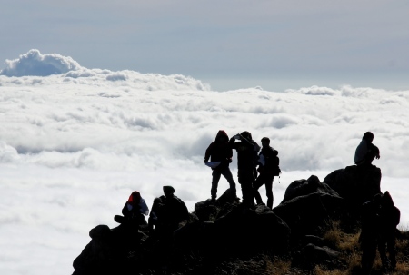 Di Atas Awan