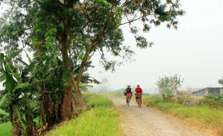 Bersepeda di pagi hari