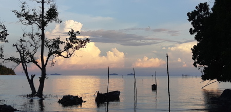 Senja Di Bibir Pantai.