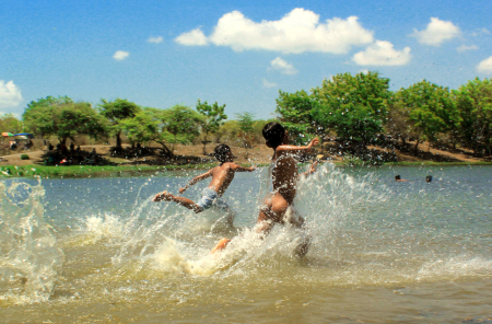 Sisi lain dari anak pesisir pantai