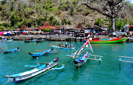 Keramaian Di Kampung Nelayan