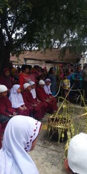 Ritual Acara Mandi Sapar kepada Anak-anak SD Pilihan Sekecamatan Rupat Utara