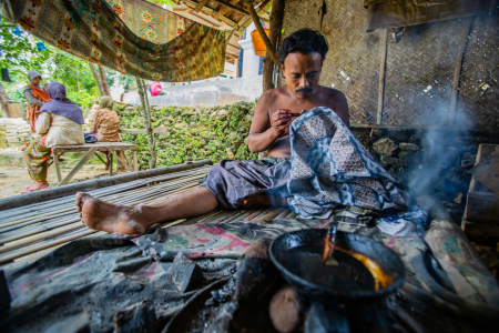 Pembatik batik di Dusun Podhek