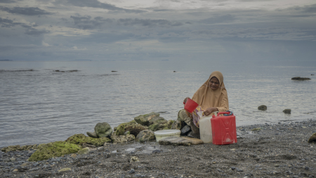 Mengambil air tawar di Laut