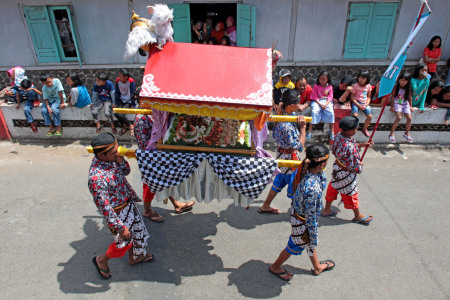 KIRAB TUMPENG SAPARAN