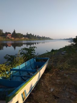 Sungai Brantas Menyambut Pagi