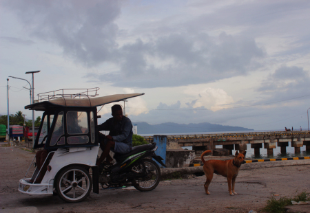 Menanti Majikan di Lautan Perbatasan Indonesia - Filipina