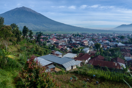 Bercocok Tanam Di Kaki Kerinci