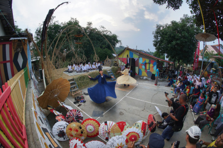 Semangat Berkreasi di Kampung Ragam Warna