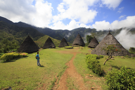 Keindahan Kampung negri diatas awan Waerebo