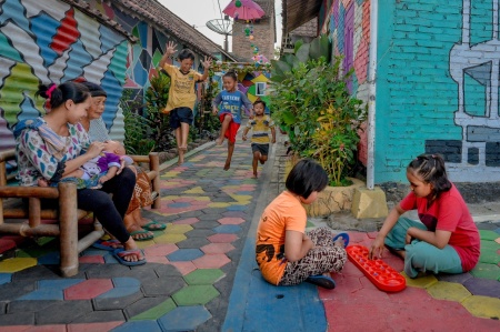 Ragam Dunia Anak Kampung Warna, Tidar Campur, Magelang