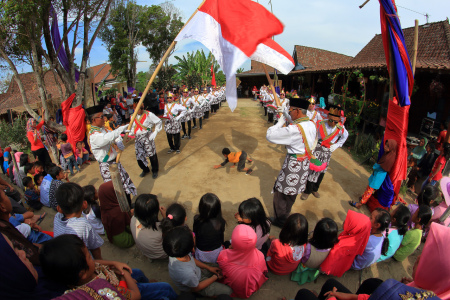 Menikmati Seni Rodat di Kampung Wisata Dangean