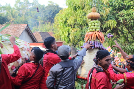 Pertahankan budaya