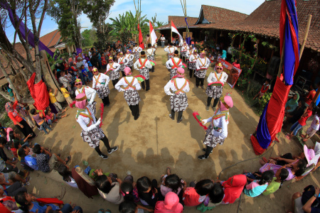 Penampilan Tari Rodat di Desa Wisata Dangean