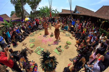 Atraksi Seni Tari di Desa Wisata Dangean