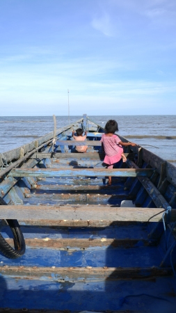 Bermain Sampai Ke Laut