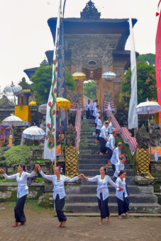 Tari Rejang Sutri