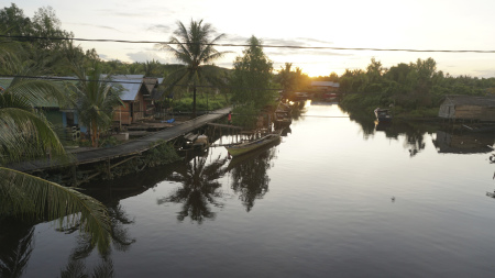Senja di Kampung Nelayan Sungai Undang