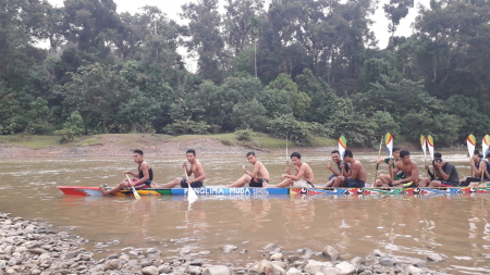 Latihan pacu jalur