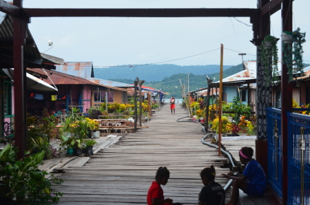 Pesona Kampung Terapung Yoboi