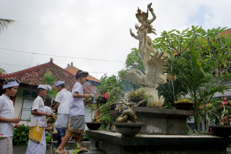 Puja Dewi Saraswati