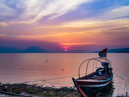 Senja di waduk jatiluhur