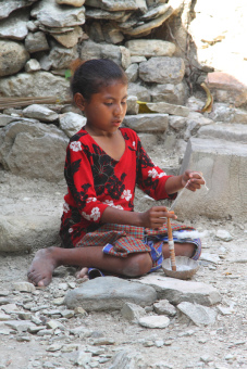 Anak Gadis Kampung Adat Boti