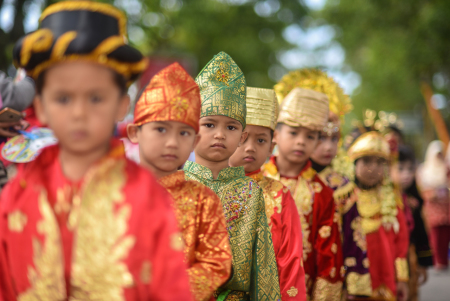 Pawai Baju Adat yg ada di Sumatera Barat