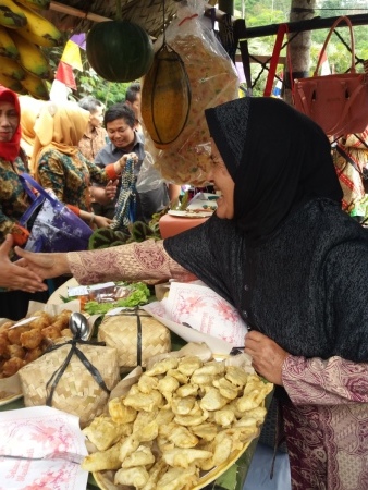 Senyum keramahan