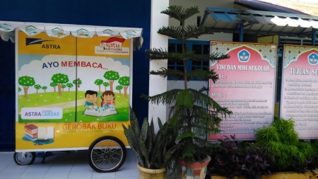 Gerobak Buku Astra Cerdas