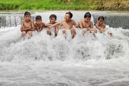 kebahagian anak kampung