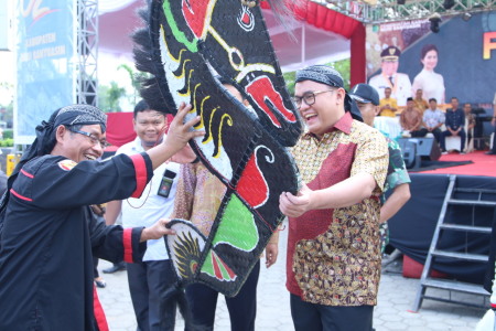 masyarakat dan bupati