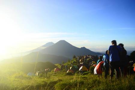 Menikmati Indahnya Alam Indoneisa di Gunung Prau