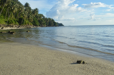 Pantai Labuana