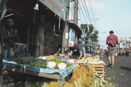 SEMANGAT BEKERJA MESKIPUN MENINGGALKAN KELUARGA