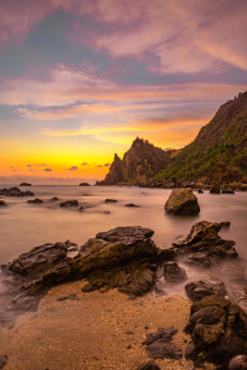 Sunset di Pantai Lumbung Watu