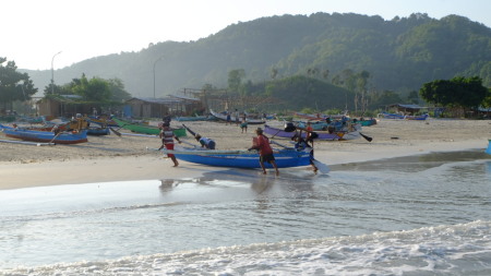 Menambat perahu