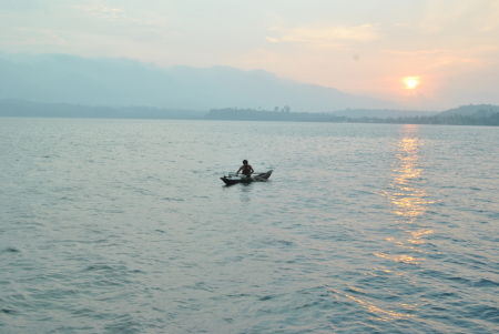 MENJARING IKAN