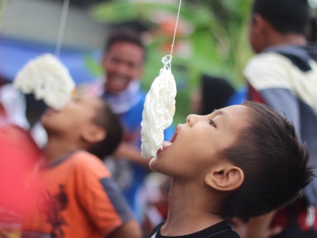 Lomba makan kerupuk