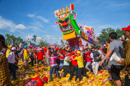 "Bakar Tongkang"