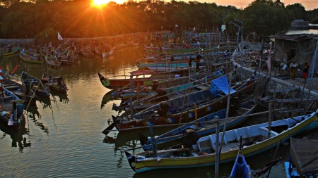 Labuhan perahu di Kampung Nelayan Sidoarjo