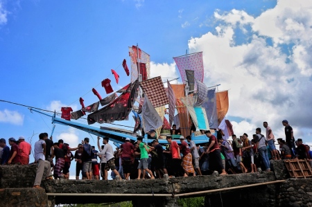 Arak-Arak Perahu Hias