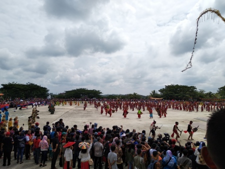 Tari Kolosal Dahau 2018