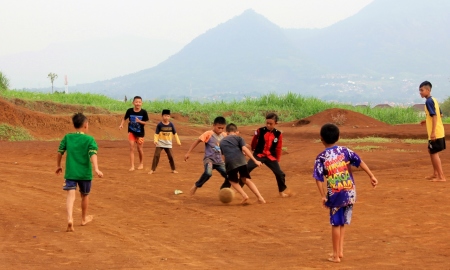 Sepak Terjang di Atas Bukit