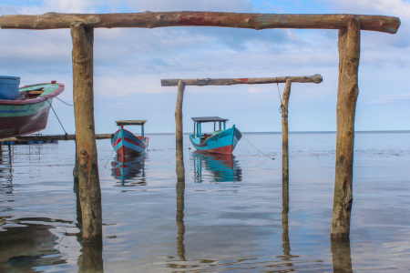Inframe Kapal Nelayan di  Pantai Asi Walo , Nias Utara, Sumatera Utara , Indonesia.