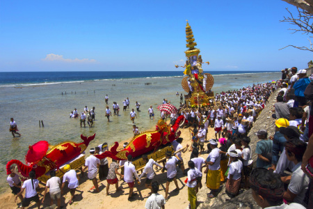 Tradisi Ngaben di Nusa Penida